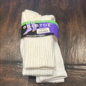 Gold Toe Women’s White Socks